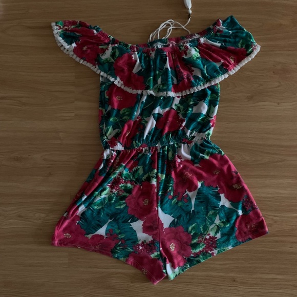 Off the shoulder romper- floral design w tassels - Picture 3 of 4